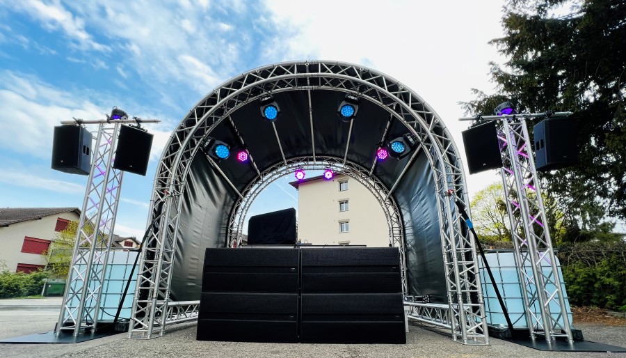 Bühne 4 x 3 Meter, Rundbogen