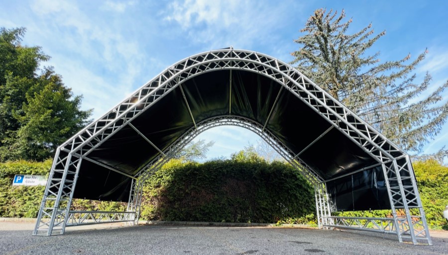 Rundbogenbühne 6,5 x 3 Meter