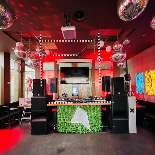 Sein Lounge Wil Lautsprecher und Beleuchtung Techno Event
